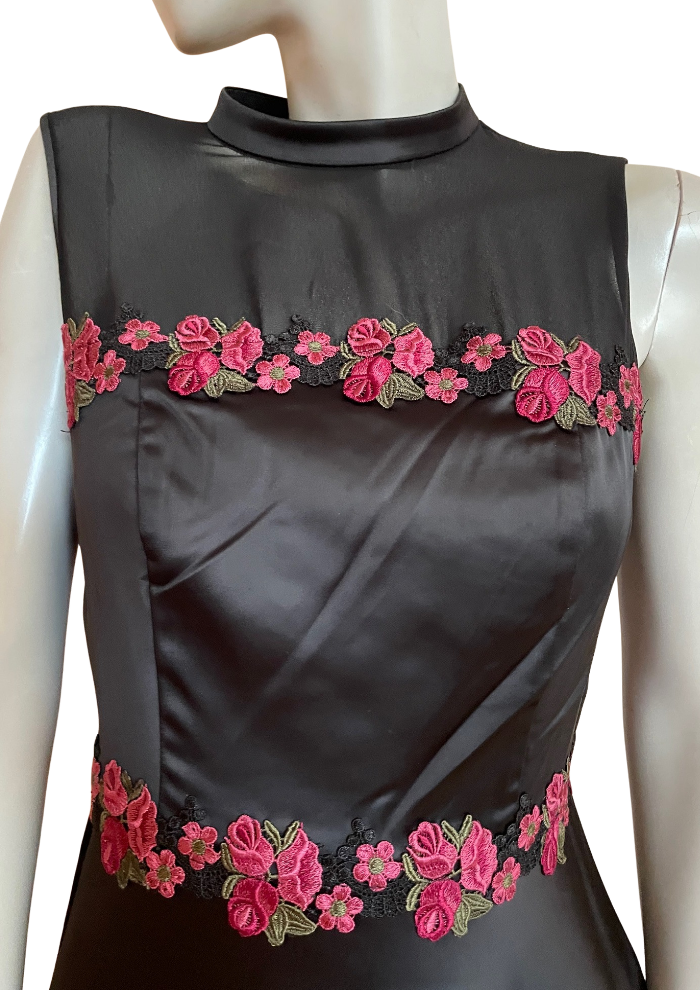 🌺 Robe Évasée Noire Broderies Roses – Taille 38 🖤