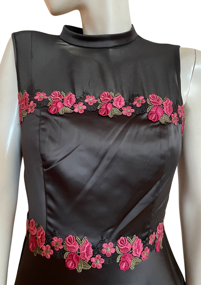 🌺 Robe Évasée Noire Broderies Roses – Taille 38 🖤