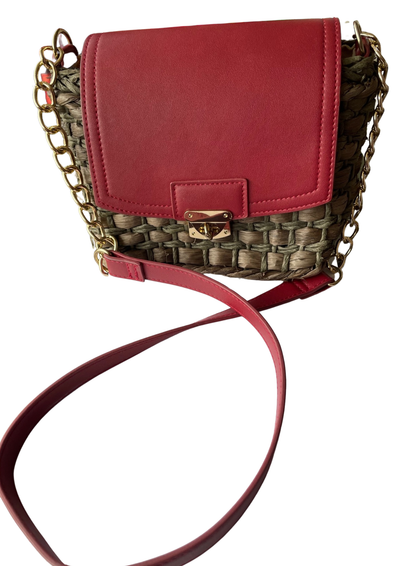 👜 Magnifique sac tressé avec rabat rouge👜