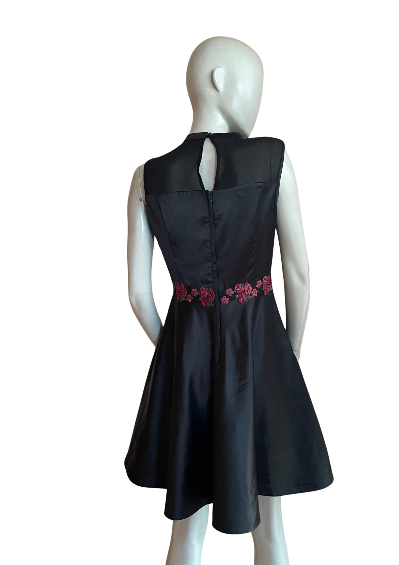🌺 Robe Évasée Noire Broderies Roses – Taille 38 🖤