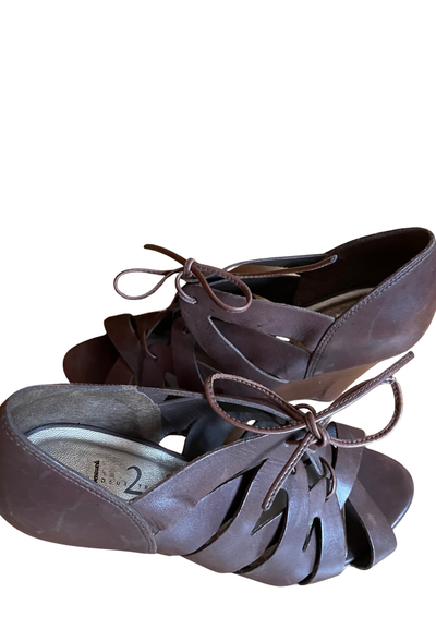 🧶 Sandales à talons compensés en cuir marron 🍂 – Pointure 39