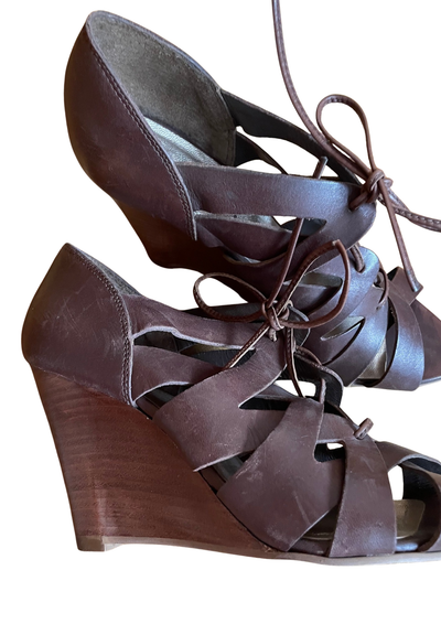 🧶 Sandales à talons compensés en cuir marron 🍂 – Pointure 39