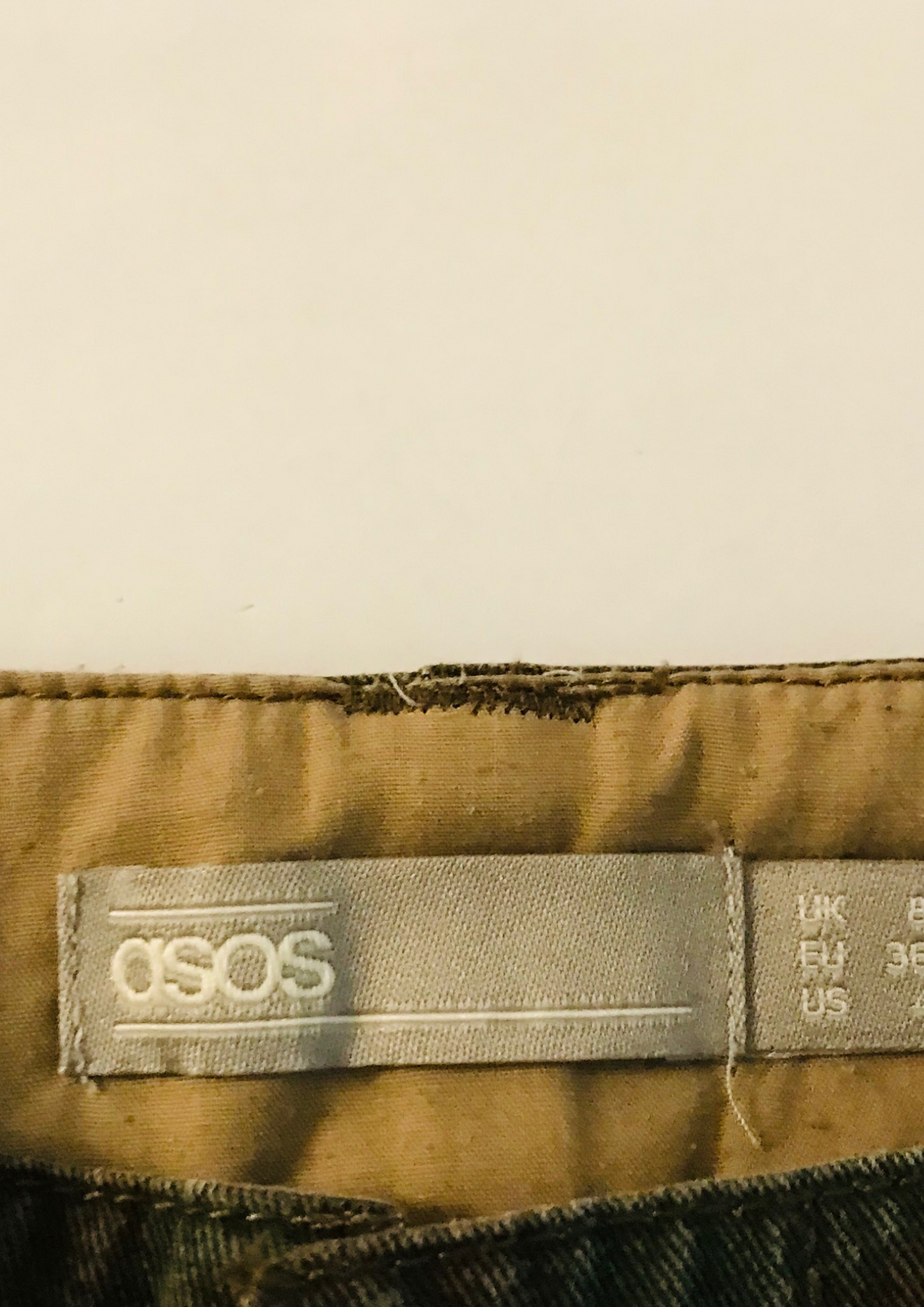 Pantalon cargo motifs camouflages Taille 36