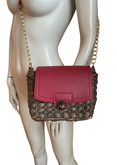 👜 Magnifique sac tressé avec rabat rouge👜