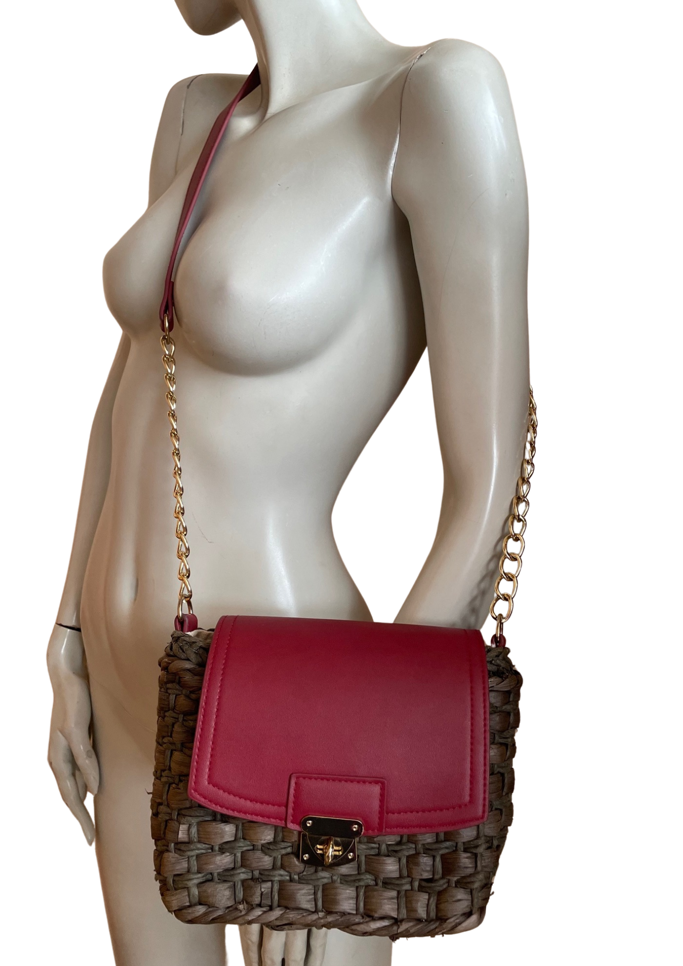 👜 Magnifique sac tressé avec rabat rouge👜