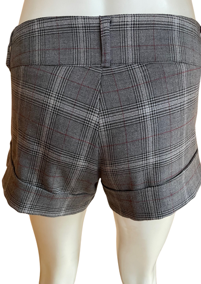 🩶 Short à carreaux gris chiné Taille 40 🩰