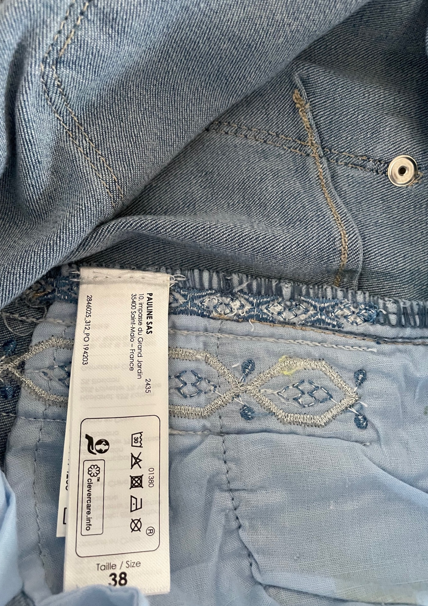 🌟 Jean bleu brodé Taille 38 🌟