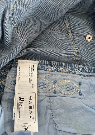 🌟 Jean bleu brodé Taille 38 🌟