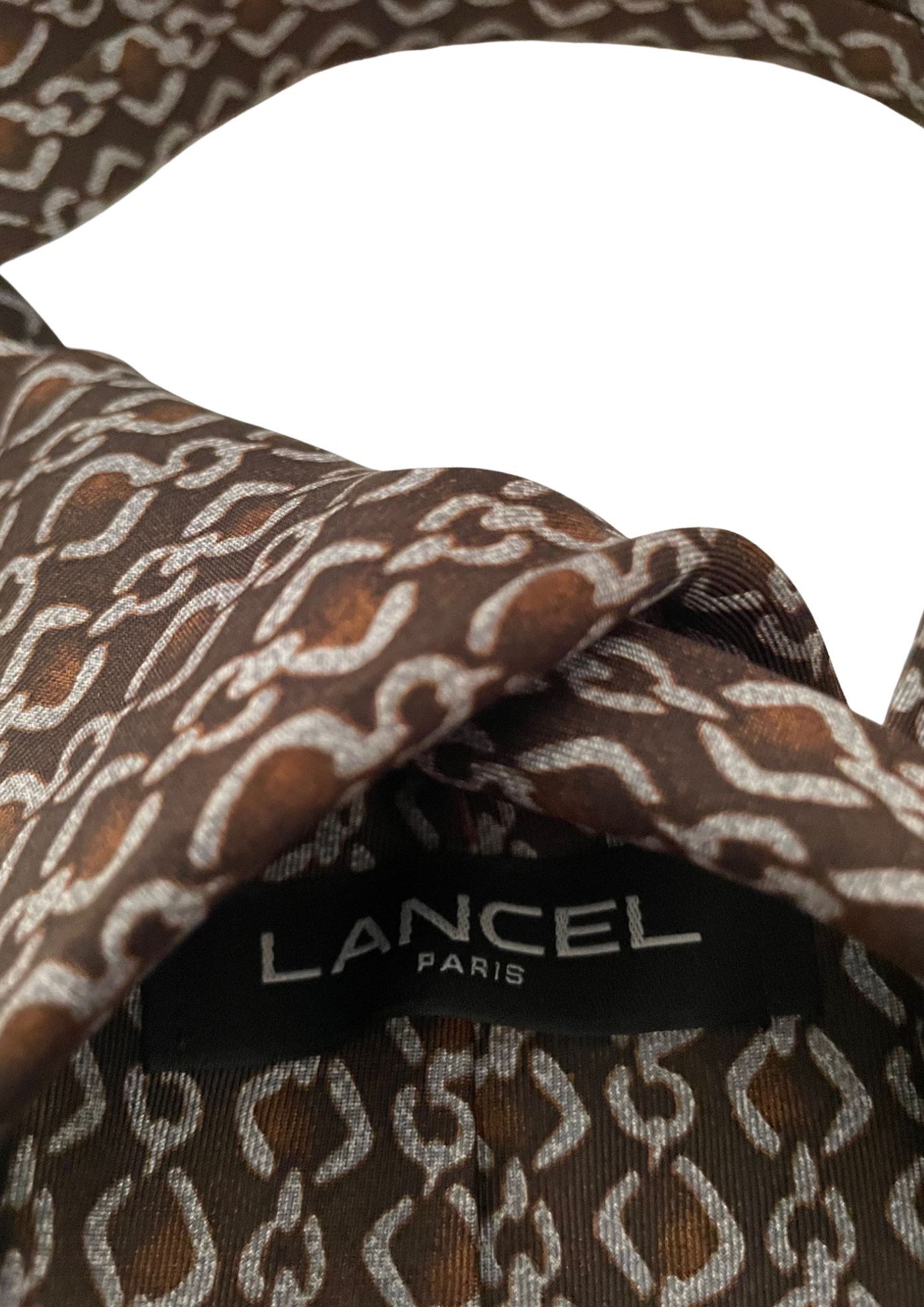 🧣 Cravate en Soie – Motifs Chaîne Marron & Gris ✨