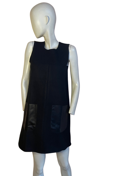 🖤 Robe trapèze noire – Détail poches effet cuir Taille 34 ✨