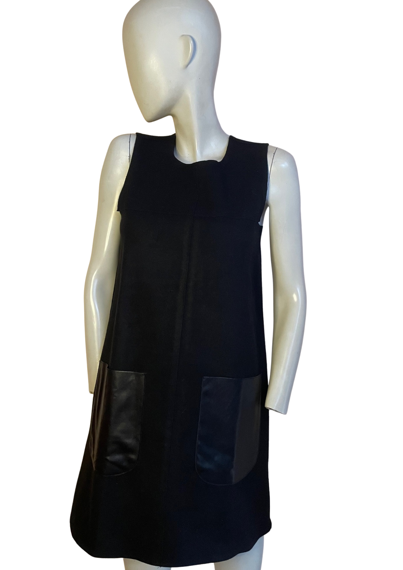 🖤 Robe trapèze noire – Détail poches effet cuir Taille 34 ✨