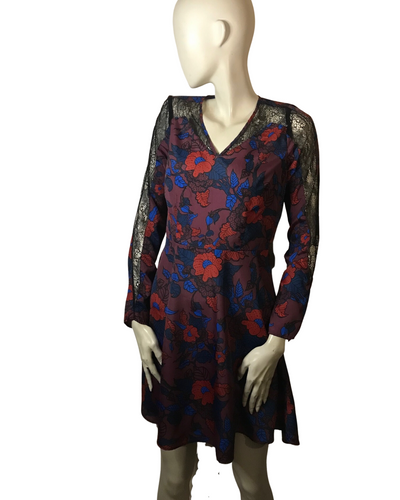 Robe fleurie empiècement dentelle Taille 36