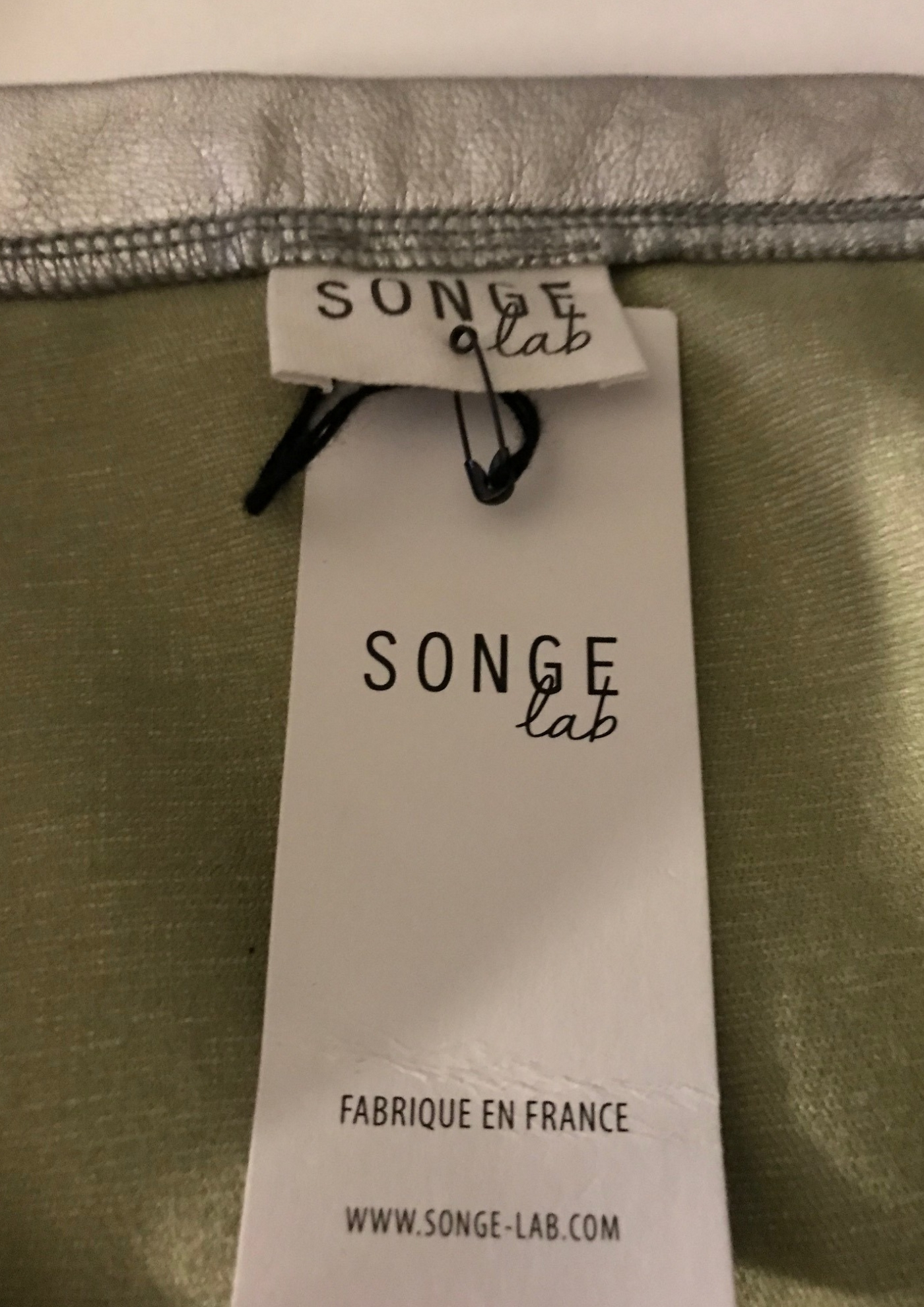 Jupe argentée en cuir vegan Taille 34 (Neuve)
