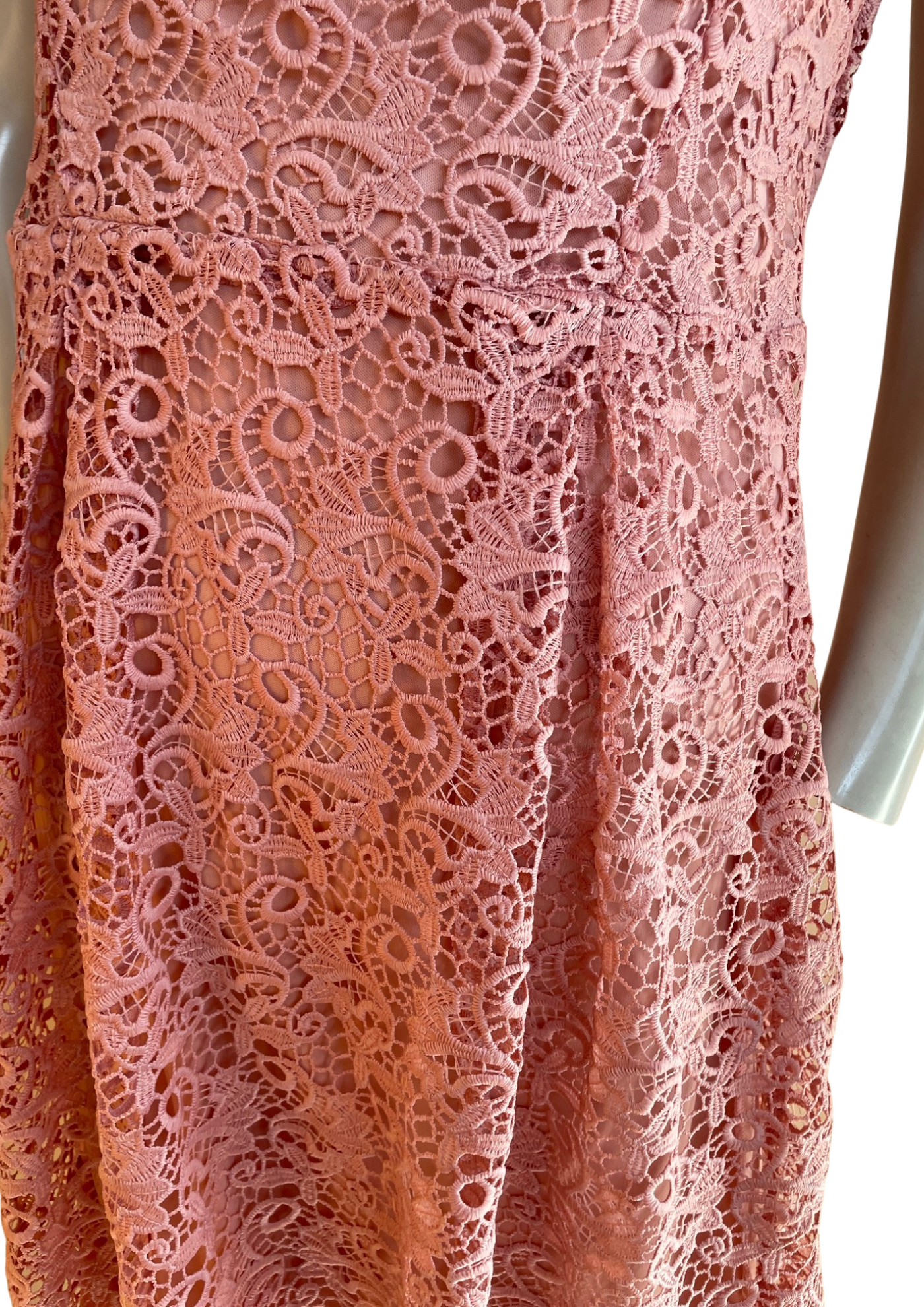🌸 Robe en guipure Fit & Flare Taille 38 🌸