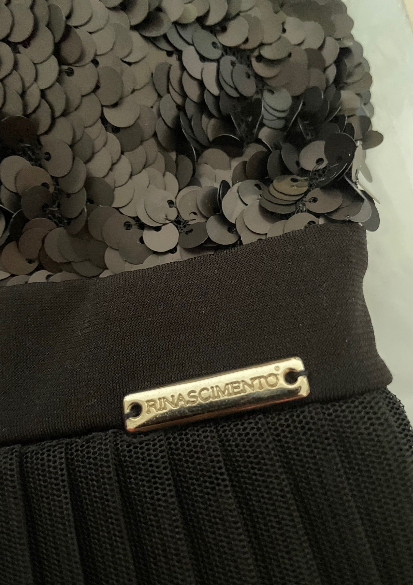 ✨ Robe noire à sequins & volants – Taille 38