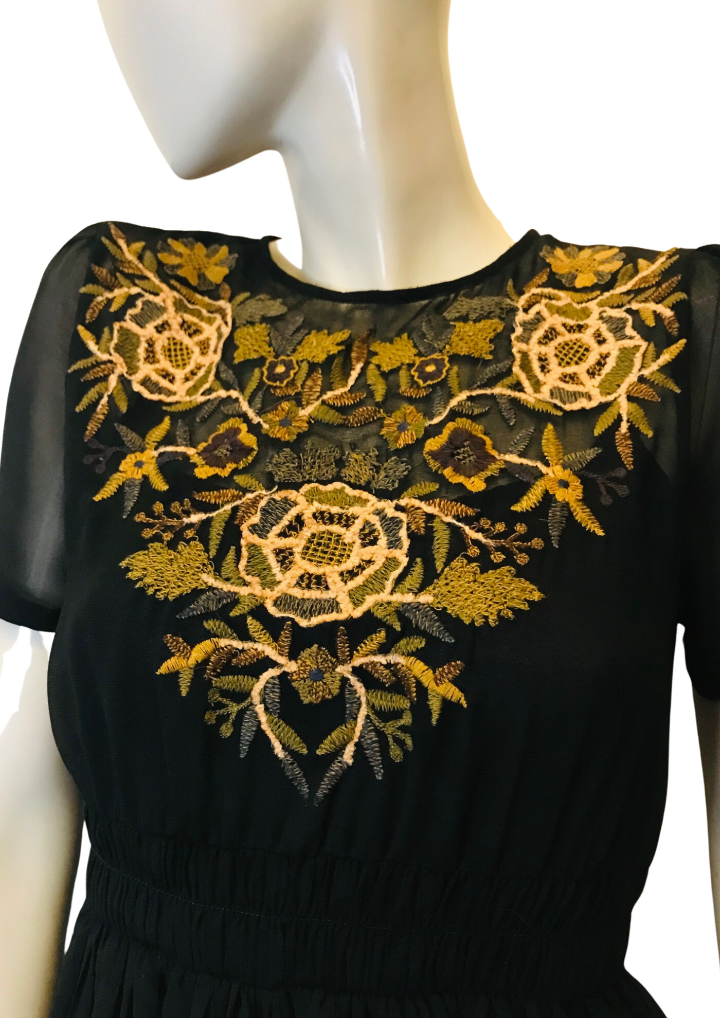 Robe mi-longue brodée Taille 34