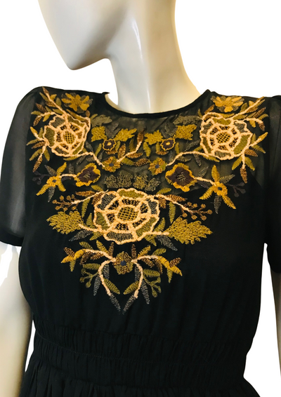 Robe mi-longue brodée Taille 34