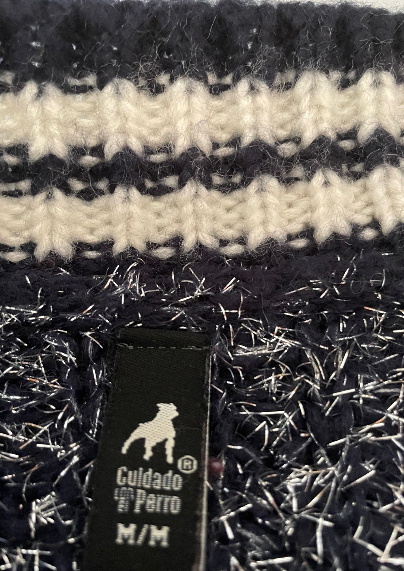 🧶 Pull navy & blanc col V – Effet brillant Taille 38