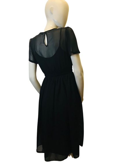 Robe mi-longue brodée Taille 34