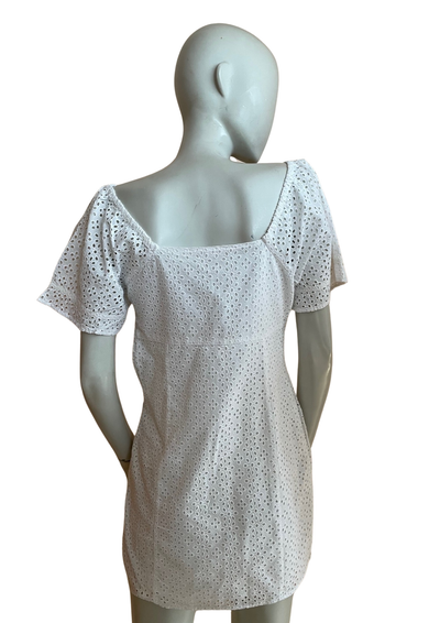 💥 Robe blanche brodée Taille 38 💥