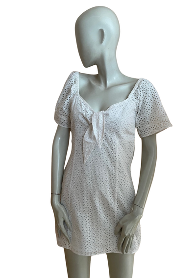💥 Robe blanche brodée Taille 38 💥