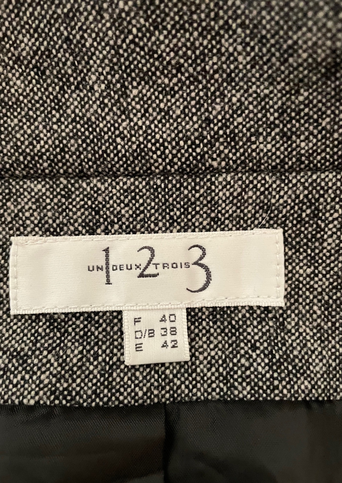 🧥 Veste Tailleur Grise Chic à Détails Contrastants – Taille 40