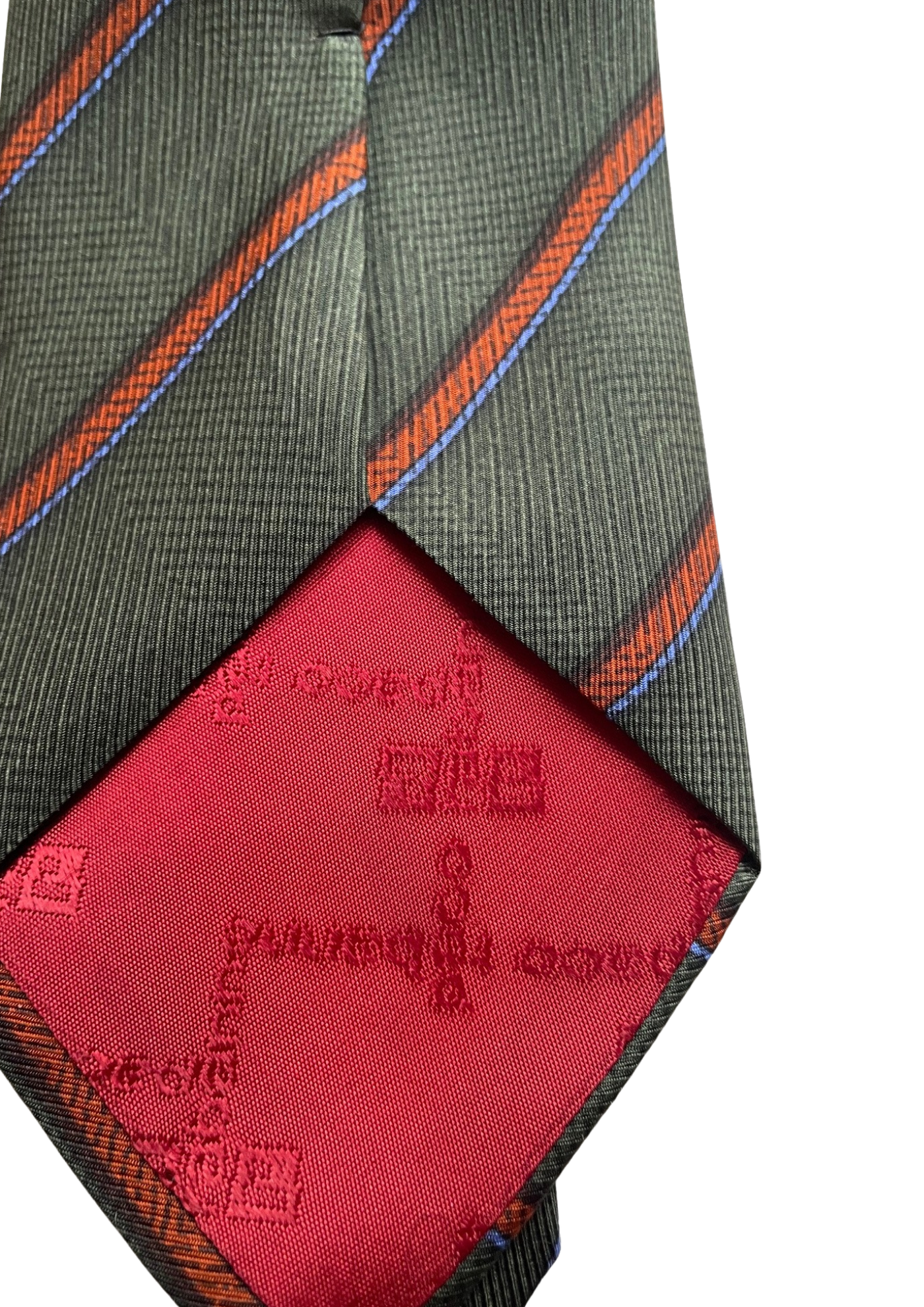 🎩 Cravate rayée en soie Élégance intemporelle ✨