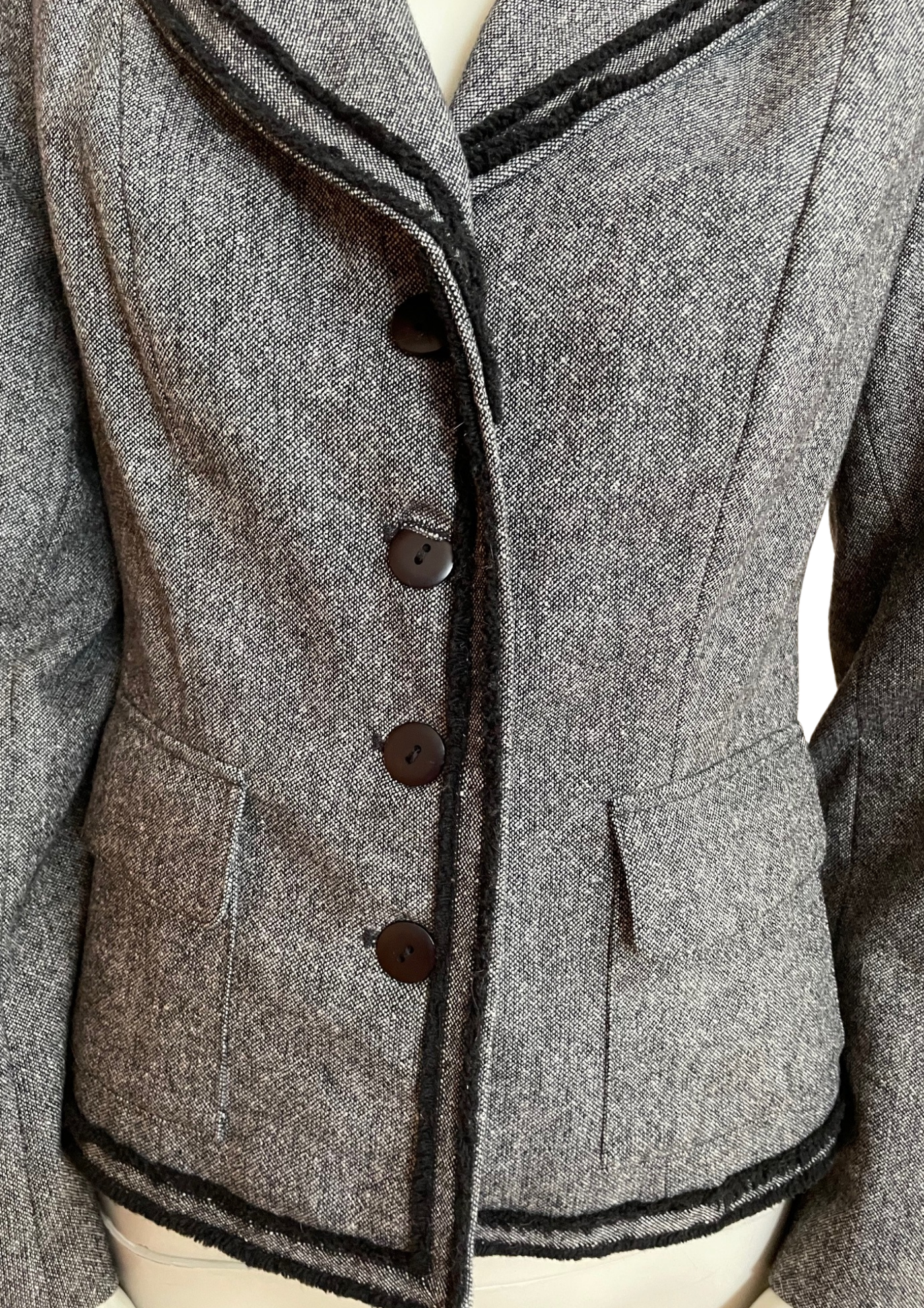 🧥 Veste Tailleur Grise Chic à Détails Contrastants – Taille 40