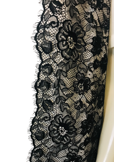 Blouse empiècement dentelle Taille 40
