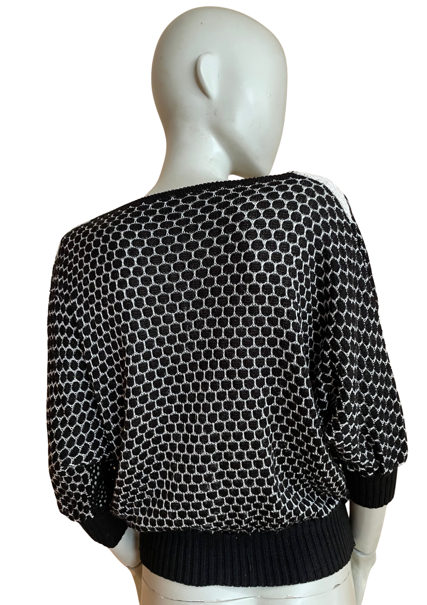 🖤 Pull ajouré graphique noir & blanc – Taille 38 🖤