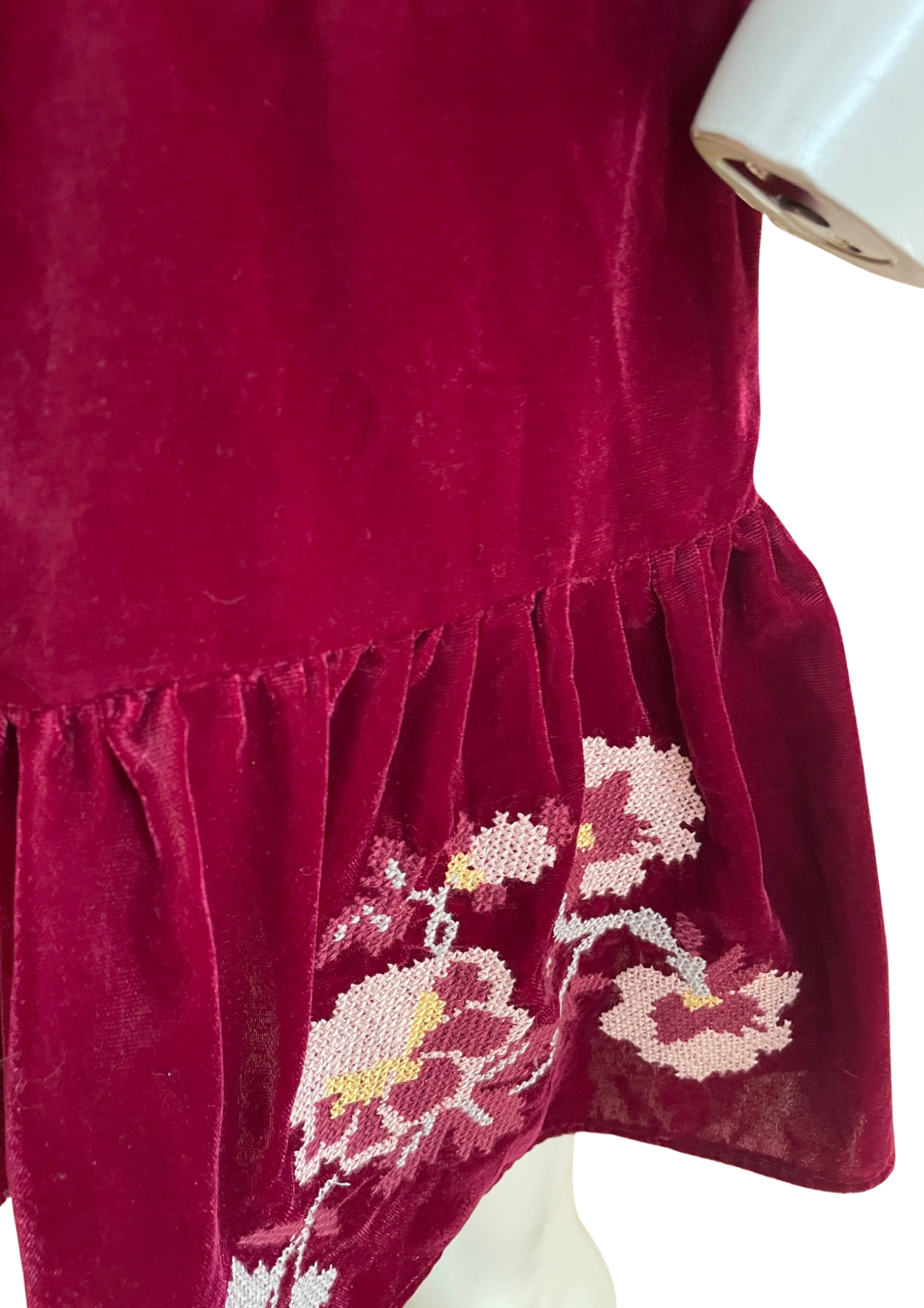 🌺 Jupe velours bordeaux à fleurs brodées – Taille 38 🌺