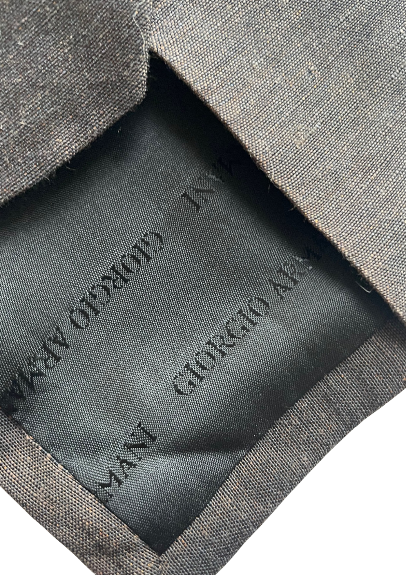 Cravate  Élégance Italienne Motif ton sur ton (Neuve)