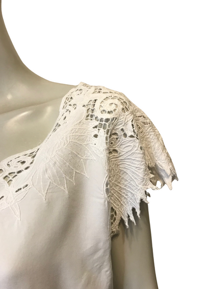 ✨ Top blanc en viscose & guipure ajourée – coupe fluide T42 🌿🤍