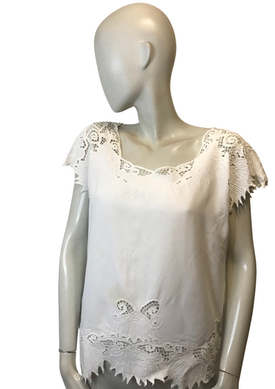 ✨ Top blanc en viscose & guipure ajourée – coupe fluide T42 🌿🤍