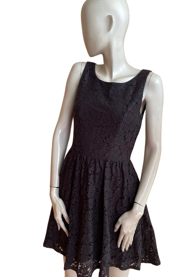 🌟 Robe en dentelle noire Taille 36 🌟