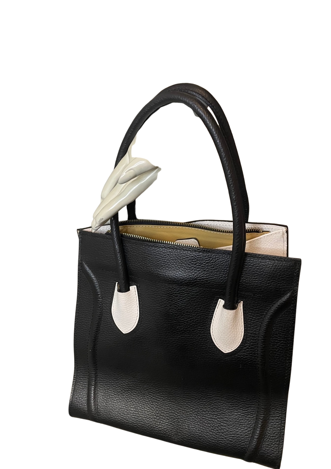 👜 Élégant sac noir et blanc en cuir 👜