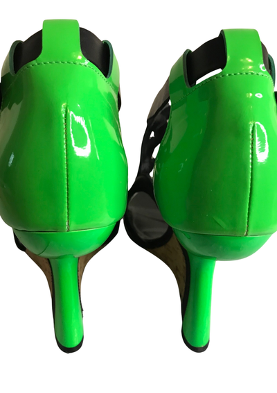 💚👠 Sandales compensées bicolores vert et noir en cuir verni – Taille 40.5  ✨