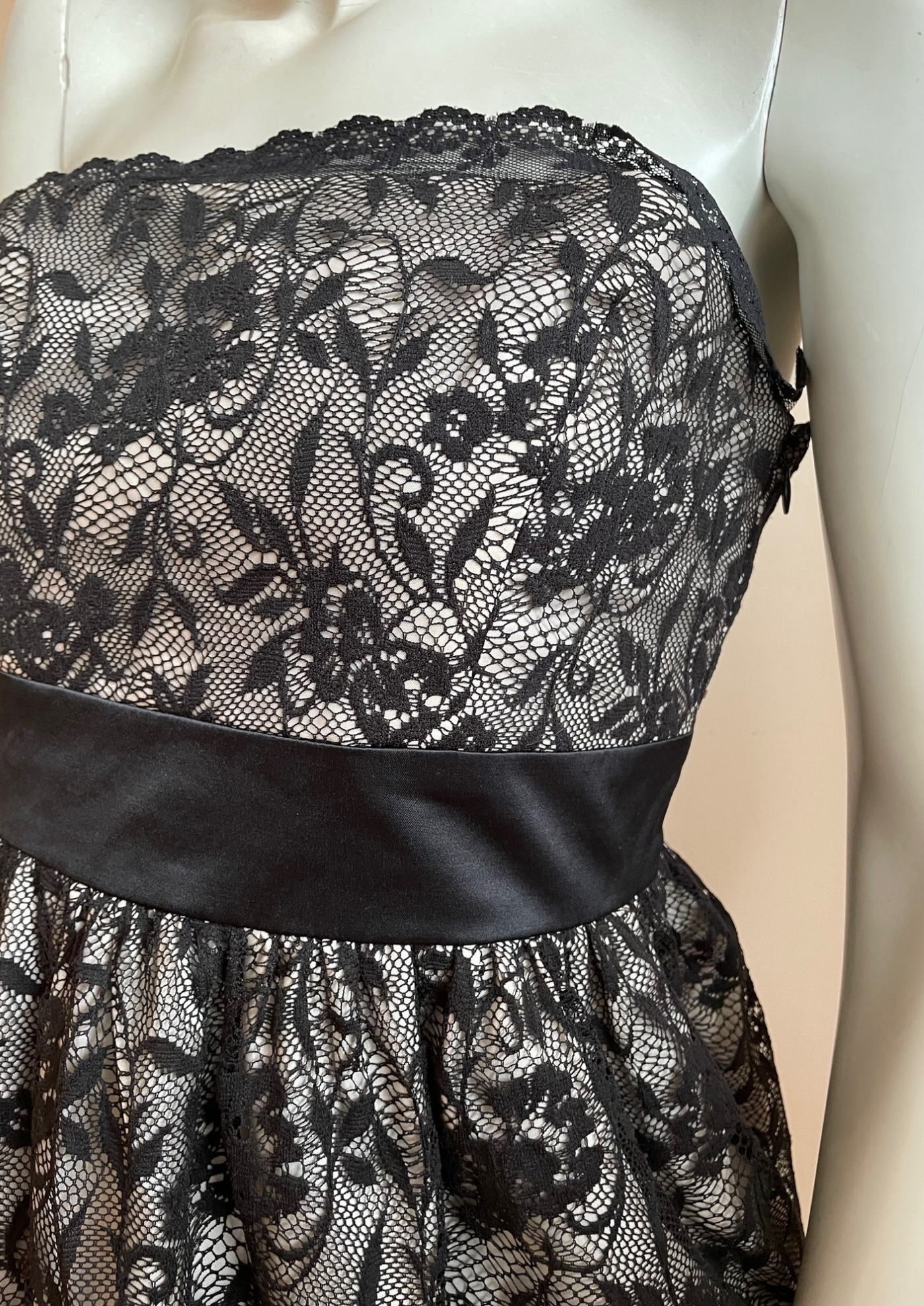 👗 Robe bustier en dentelle noire Taille 38 👗