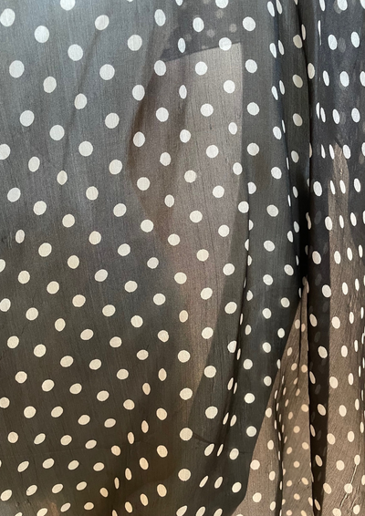 🎀 Élégant châle en soie à pois noirs 🎀