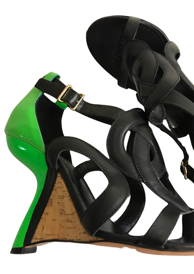 💚👠 Sandales compensées bicolores vert et noir en cuir verni – Taille 40.5  ✨