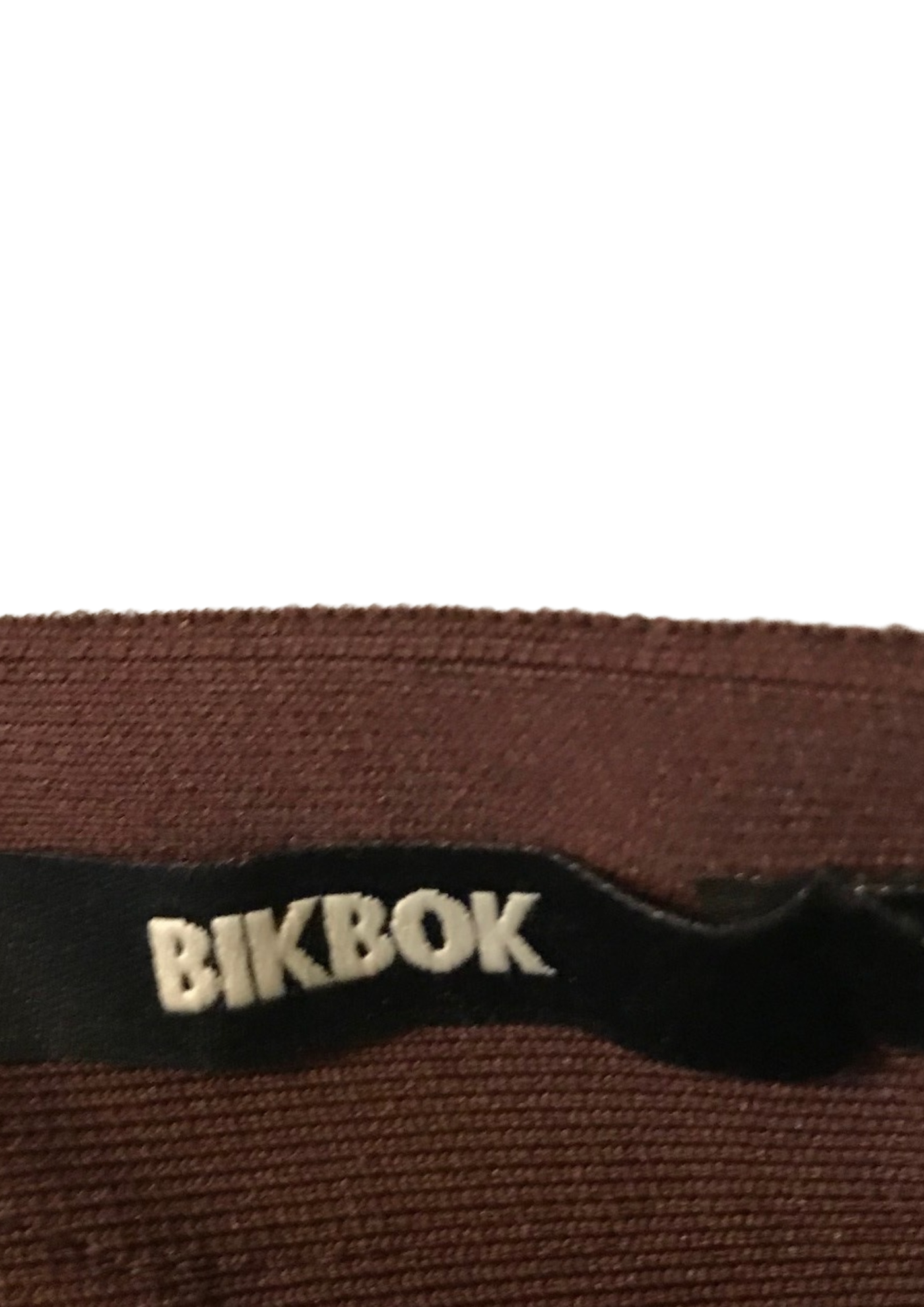 🔥 Jupe moulante bordeaux à détails croisés – Taille XS
