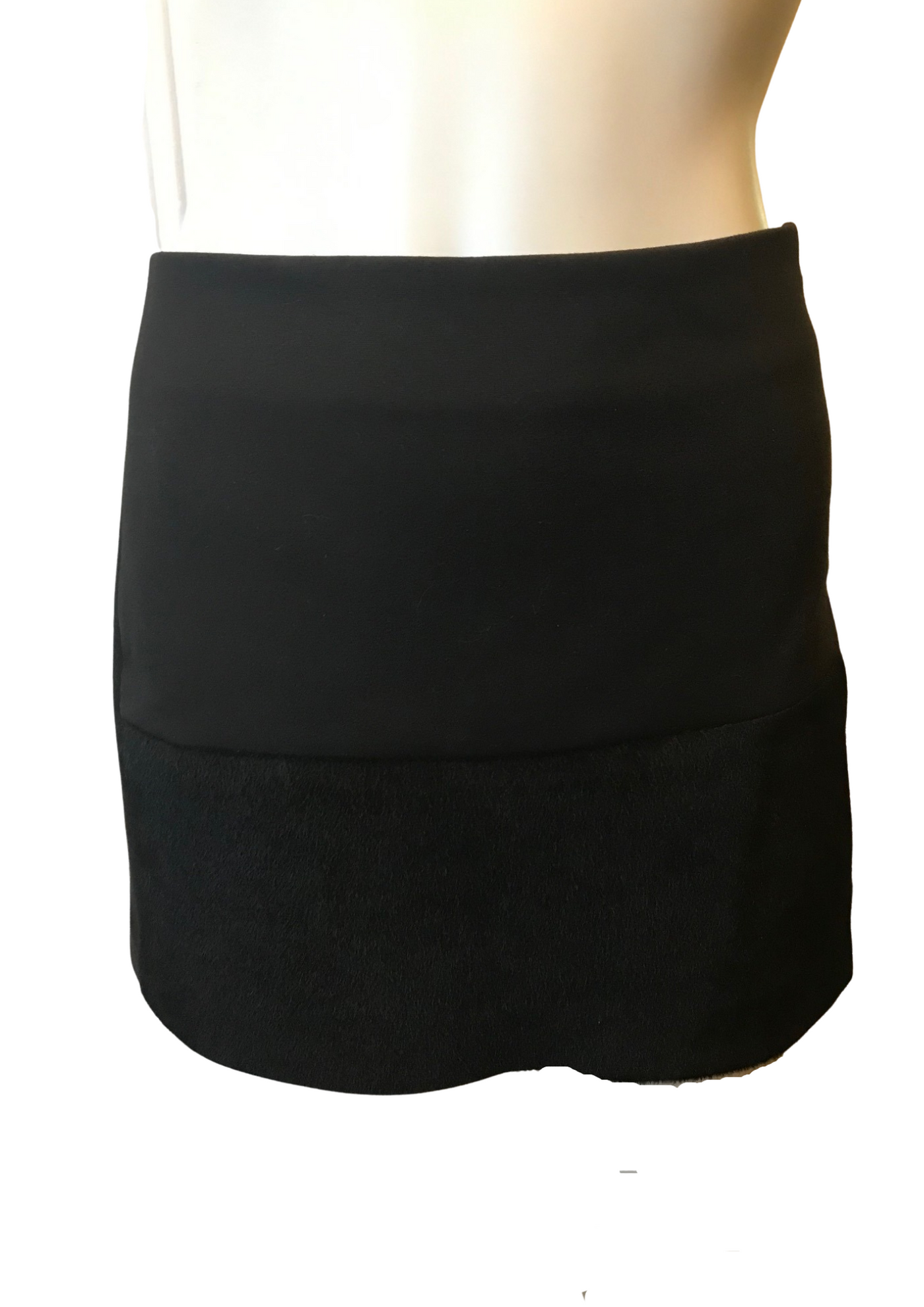 Jupe courte empiècement fausse fourrure Taille 40