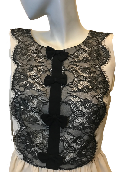 Blouse empiècement dentelle et nœuds Taille 36