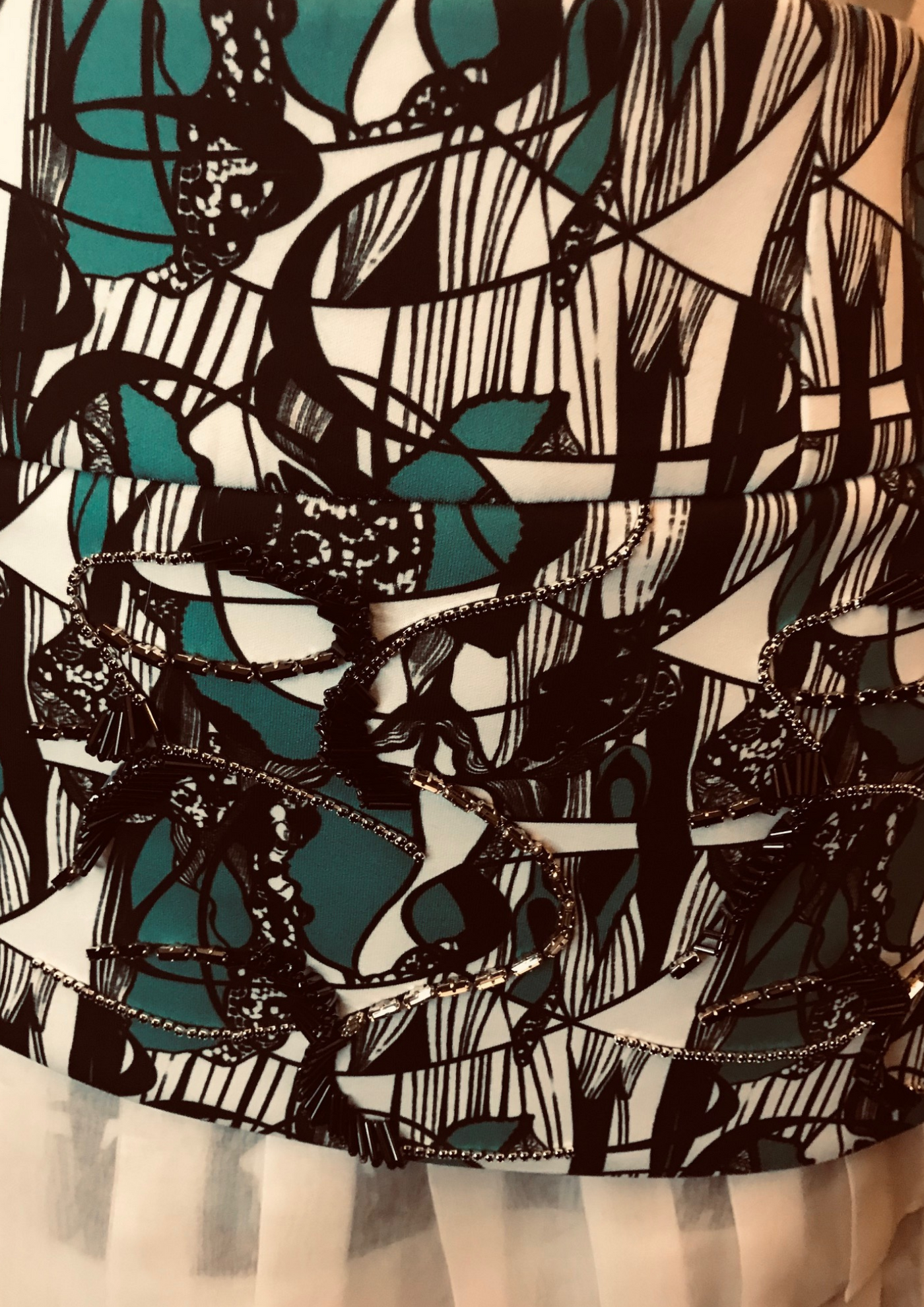 Jupe à motifs et strass Taille 36 (Neuf)