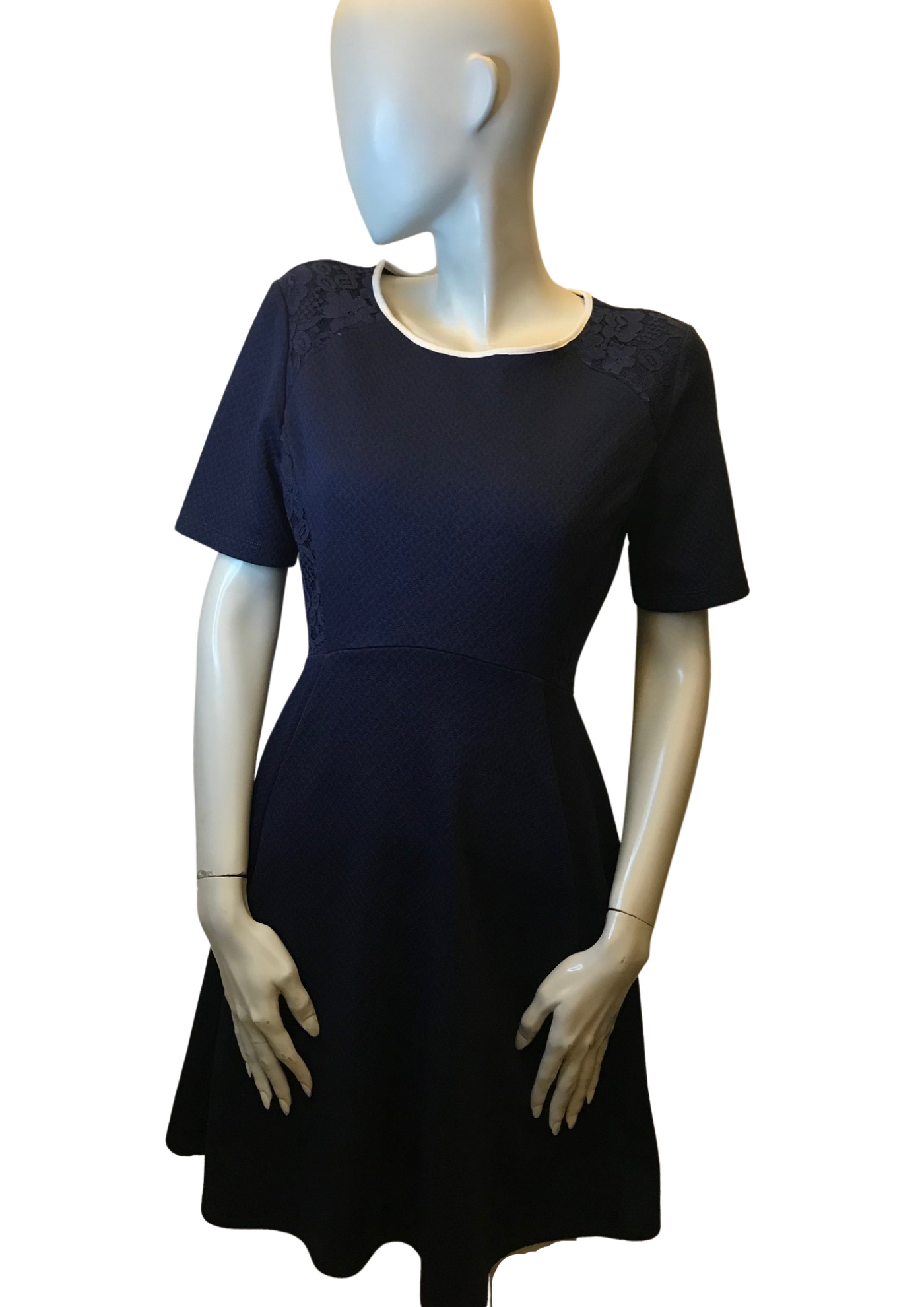 Robe empiècement dentelle Taille 38