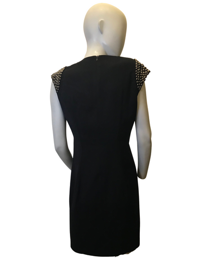 Robe à clous sur les épaules Taille 38