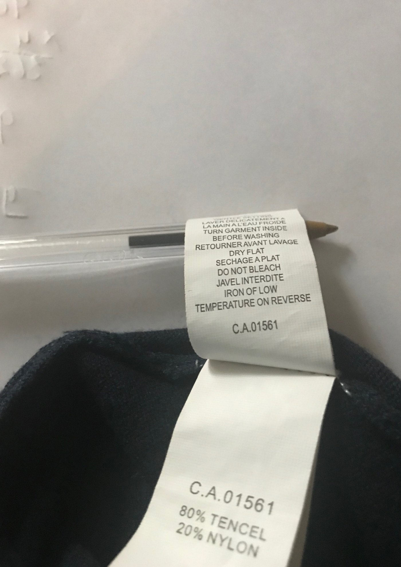 Tee-shirt avec boutons dorés Taille 44