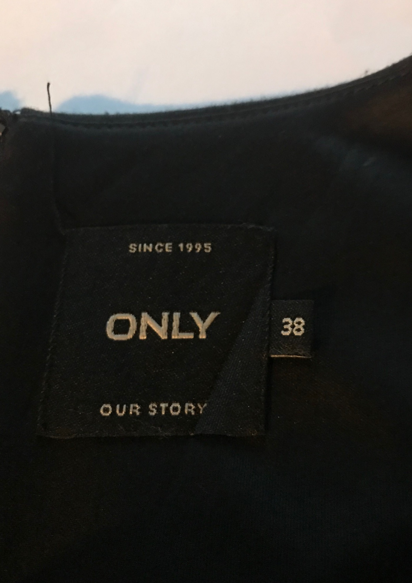 Robe noire cloutée Taille 38